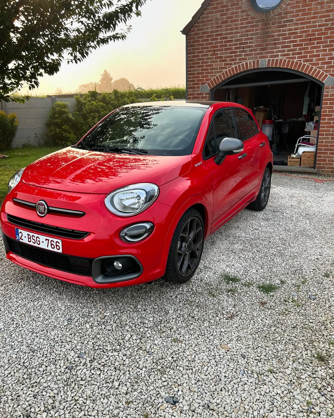Detailing Fiat 500X Sport rouge vue avant Belgique